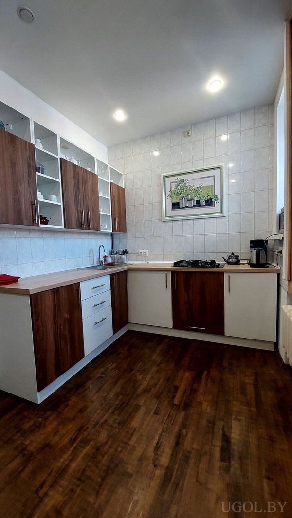 Современная угловая кухня