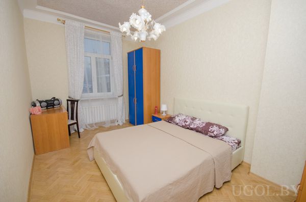 Огромная спальня