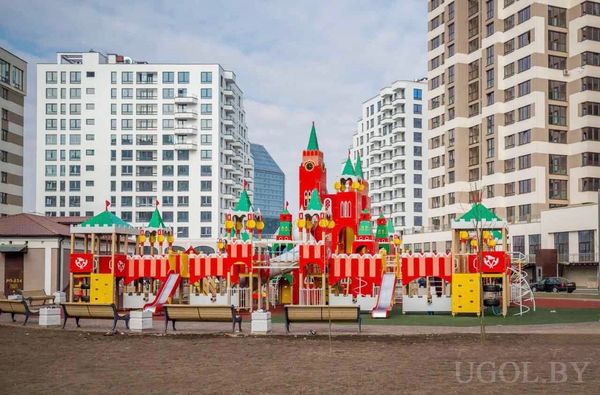 Детская площадка во дворе