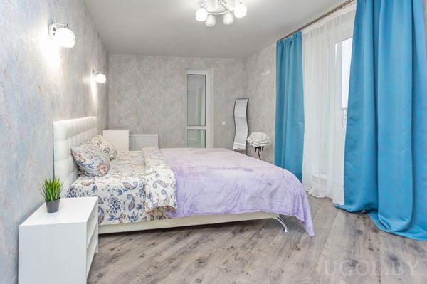 Комфортная двуспальная кровать