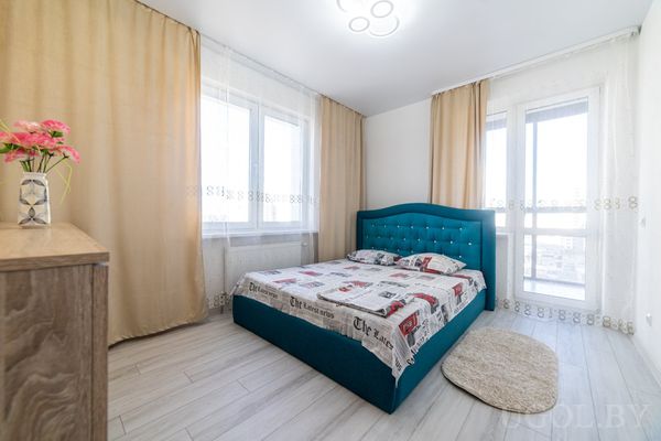 Уютная бежевая спальня