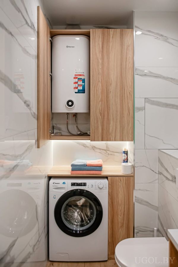 Хозяйственный блок с бойлером, стиральной машиной и полками для белья