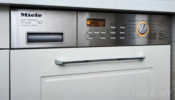 Отображение программы «Kochwäsche» на 60°C, цифровой дисплей и поворотный регулятор режимов.