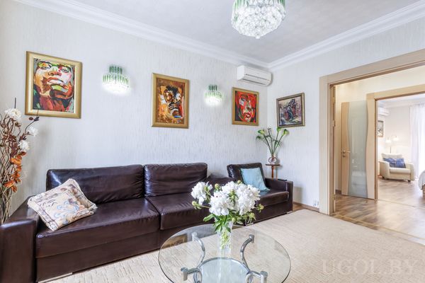 Диванчик и столик