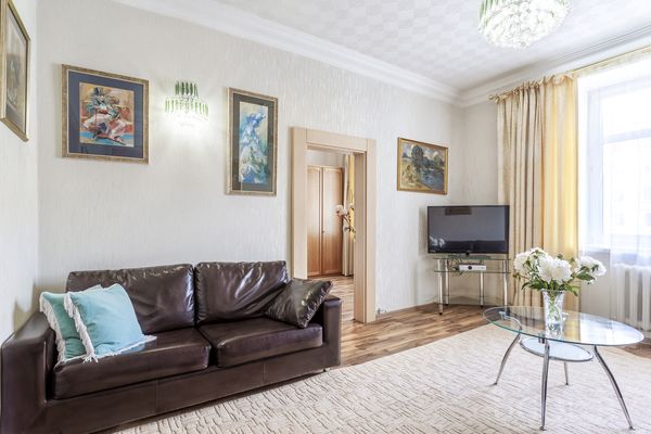 Диван и тв зона