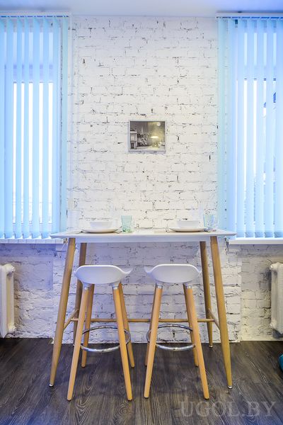 Удобный столик со стульями