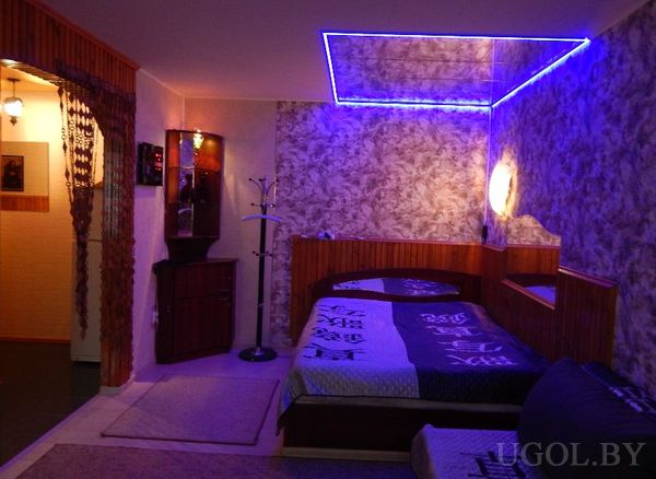 Двуспальная кровать с подсветкой