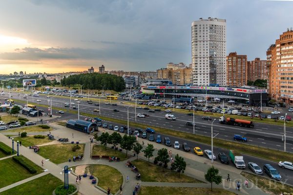 Вид из окна на проспект