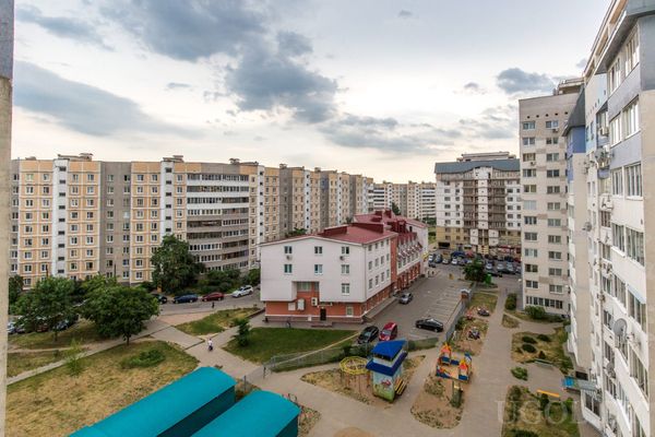 Вид из окна во двор