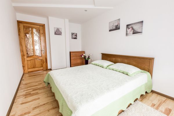 Комфортная двуспальная кровать