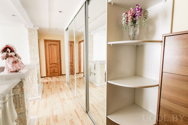 Комод в прихожей