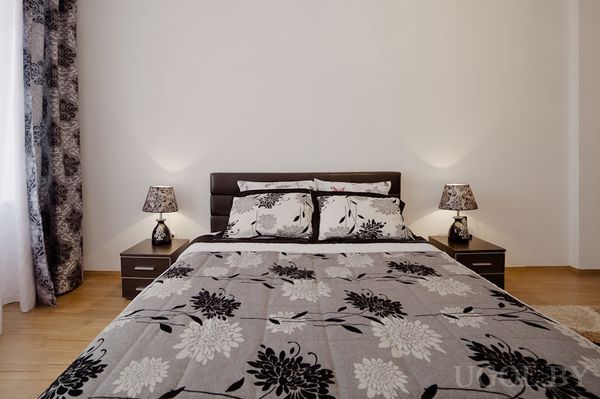 Двуспальная кровать с подсветкой