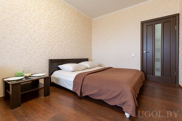 Спальня в бежевых тонах