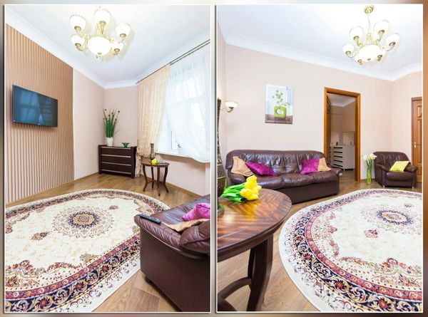 Две перспективы гостиной с круглым ковром, кожаным диваном с подушками, журнальным столиком с тюльпанами и телевизором.